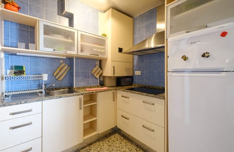 Apartment, 2 Bedrooms (6 people, 5th floor - nº 23) | Private kitchen | Fridge, microwave, stovetop, coffee/tea maker