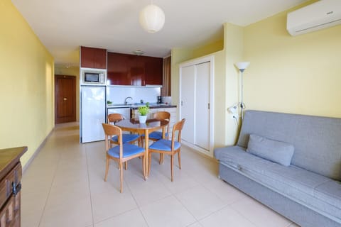 Apartment, 1 Bedroom (4 people, 4th floor - nº 16) | Blackout drapes, iron/ironing board, free WiFi, bed sheets