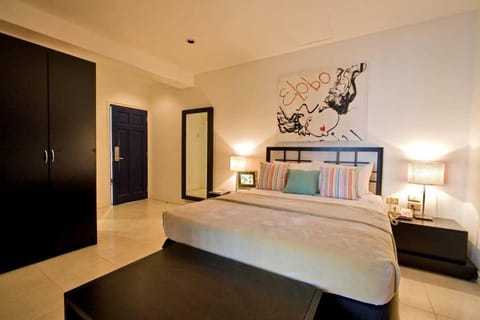 Premium Room, 1 Queen Bed (Samaan) | In-room safe, desk, iron/ironing board, free WiFi