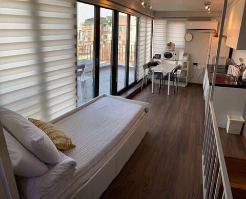 Duplex Family Terrace | Premium bedding, soundproofing, rollaway beds, free WiFi