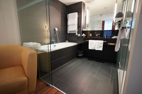 Comfort Double Room (Chic) | Bathroom | Free toiletries, hair dryer, bathrobes, slippers