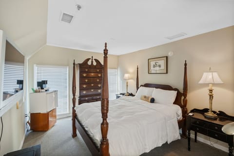 The Bugsy Siegel Guestroom | 1 bedroom, bed sheets