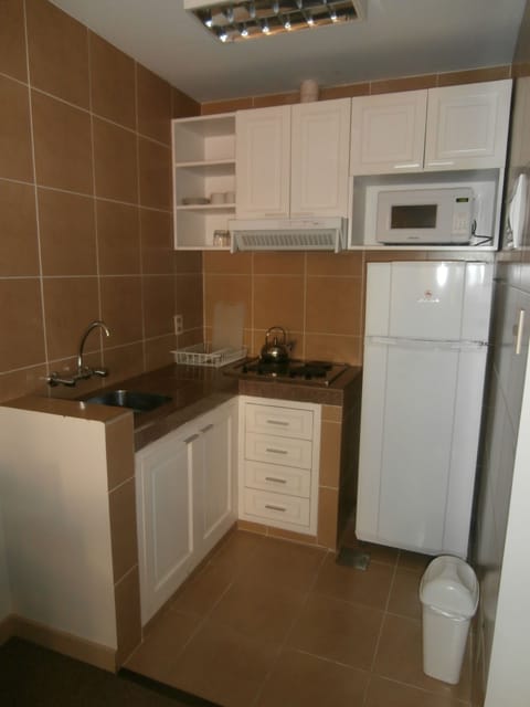 Suite, 1 Bedroom, Kitchen | Private kitchen | Stovetop