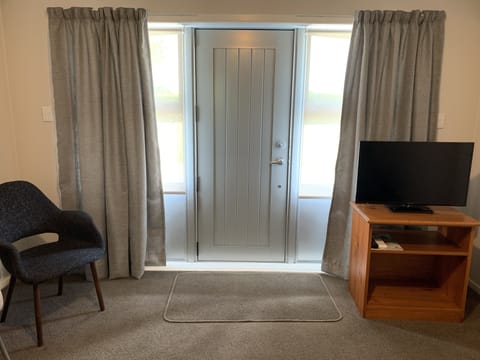 Queen Studio Unit | Premium bedding, free WiFi, bed sheets