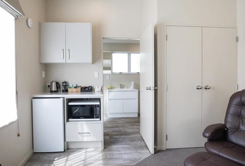 Studio Unit | Private kitchen | Fridge, microwave, coffee/tea maker, electric kettle