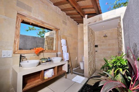 Premier Villa, 3 Bedrooms | Bathroom | Shower, rainfall showerhead, free toiletries, slippers