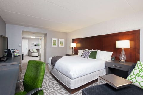 Junior Suite, 1 King Bed | Premium bedding, pillowtop beds, in-room safe, desk