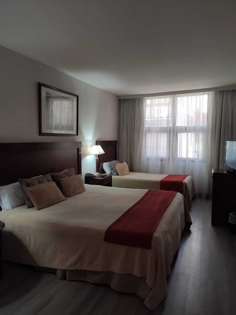 Classic Triple Room | In-room safe, free cribs/infant beds, free WiFi, bed sheets