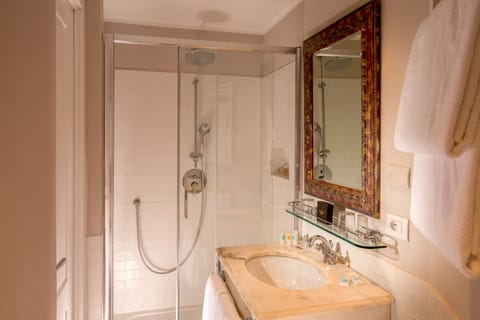 Classic Double Room | Bathroom | Designer toiletries, hair dryer, bidet, towels