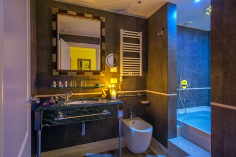 Deluxe Double Room | Deep soaking bathtub