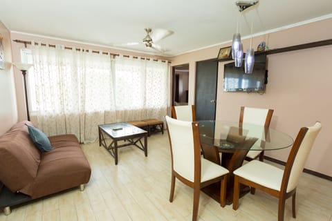 Premium Apartment, 2 Bedrooms, City View, Executive Level | In-room dining