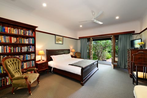 The Somersby Room (Adults-only) | Premium bedding, desk, free WiFi, bed sheets