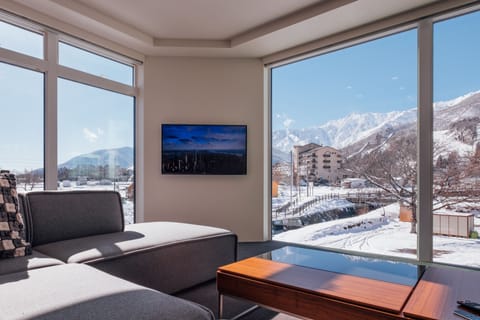 Luxury Apartment, 3 Bedrooms, Ensuite, Mountain View | Mountain view