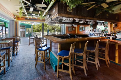 3 bars/lounges, poolside bar