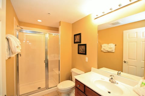 Condo, 1 Bedroom, Sea View (1502) | Bathroom | Combined shower/tub, towels