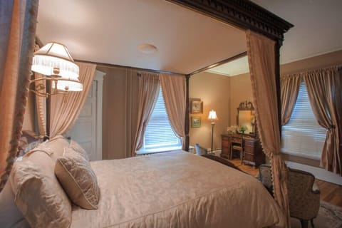 The Fannie Rice Room | Egyptian cotton sheets, premium bedding, individually decorated