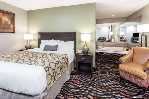 Suite, 1 King Bed | In-room safe, desk, blackout drapes, iron/ironing board