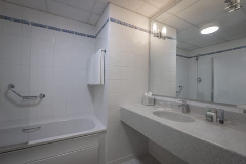 Standard Double Room | Bathroom | Shower, hair dryer, towels