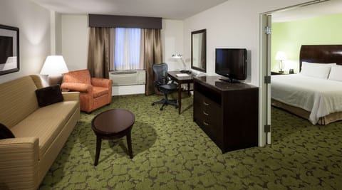 Room, 1 King Bed, Accessible | Premium bedding, in-room safe, desk, laptop workspace