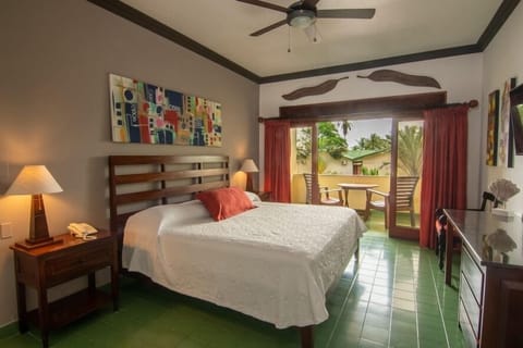 Deluxe Room, 1 King Bed | Premium bedding, in-room safe, individually decorated