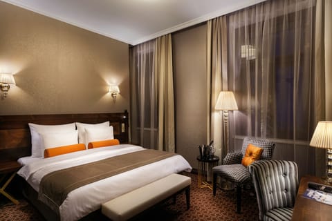 Executive Double or Twin Room | Premium bedding, Select Comfort beds, in-room safe, desk
