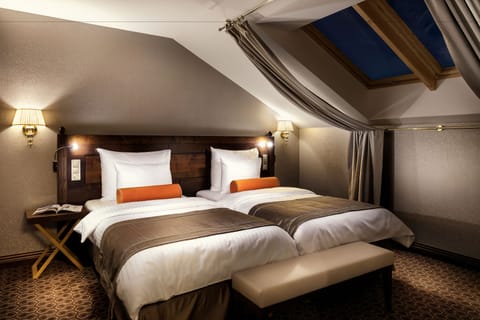 Cosmopolitan Suite | Premium bedding, Select Comfort beds, in-room safe, desk