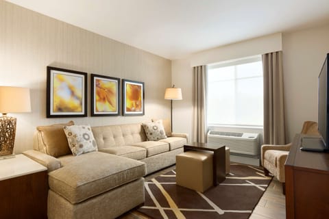 King, Suite, 1 Bedroom, Non Smoking | Living area | Flat-screen TV, MP3 dock