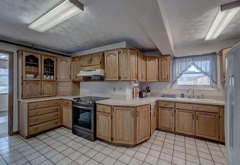 Cattail Lodge  | Private kitchen | Fridge, microwave, coffee/tea maker