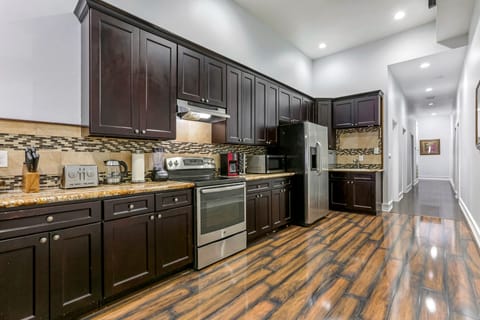 Signature Condo, 3 Bedrooms | Private kitchen | Fridge, microwave, oven, stovetop