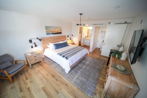 Standard Room, 1 King Bed, Non Smoking, Ocean View | Premium bedding, down comforters, desk, soundproofing