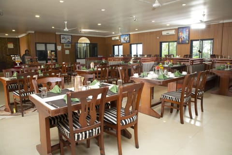 Daily full breakfast (USD 8 per person)