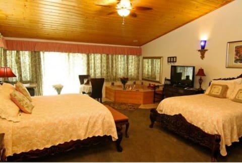 Room, Private Bathroom | Individually decorated, individually furnished, iron/ironing board