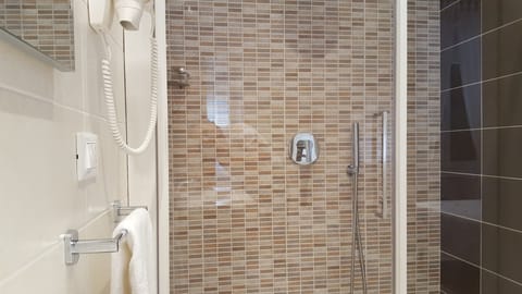 Double Room (small) | Bathroom | Shower, rainfall showerhead, free toiletries, hair dryer