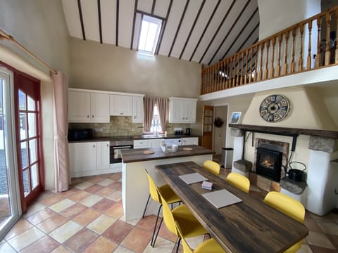 Cottage, 3 Bedrooms (Jimmy's Cottage) | Private kitchen | Full-size fridge, microwave, oven, electric kettle