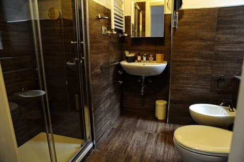 Deluxe Room, Balcony | Bathroom | Shower, free toiletries, hair dryer, slippers