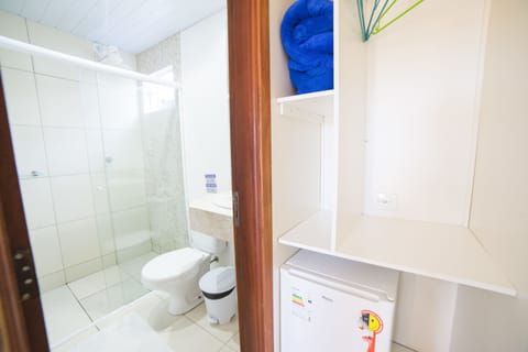 Standard Double Room | Bathroom | Shower, free toiletries, hair dryer, towels