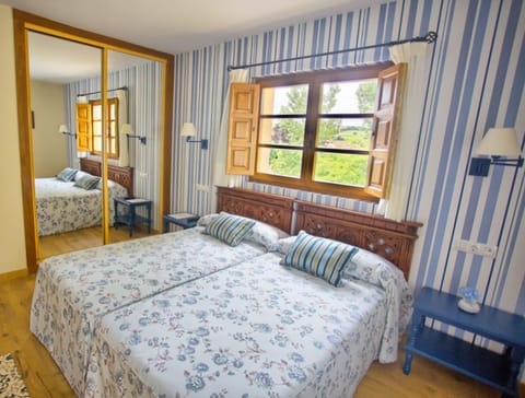 Double Room | In-room safe, individually decorated, individually furnished, desk