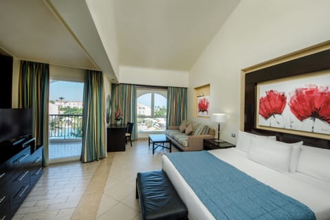 Executive Room, 1 King Bed | Egyptian cotton sheets, premium bedding, minibar, in-room safe