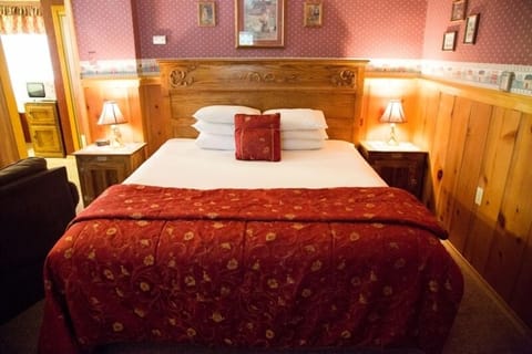 Premium bedding, in-room safe, individually decorated