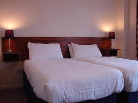 Twin Room | Desk, iron/ironing board, free WiFi, bed sheets