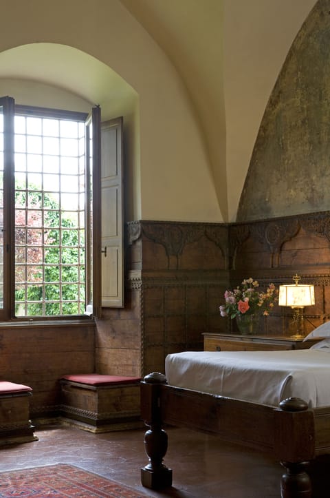 Double Room | Minibar, in-room safe, desk, cribs/infant beds