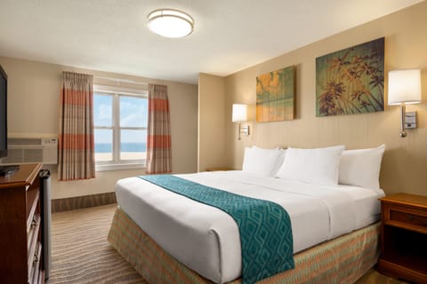 Room, 1 King Bed, Non Smoking, Oceanfront | In-room safe, blackout drapes, free WiFi, bed sheets