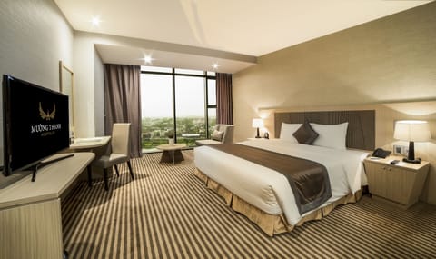 Deluxe Double Room, 1 King Bed, City View | Premium bedding, minibar, in-room safe, desk