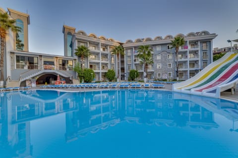 Seasonal outdoor pool, pool umbrellas, sun loungers