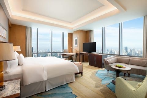 Club Room, 1 King Bed | Premium bedding, down comforters, minibar, in-room safe