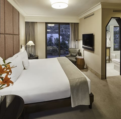 Executive Suite, Terrace | Premium bedding, minibar, in-room safe, desk