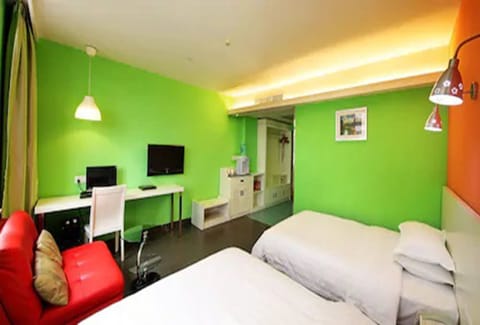 Business Twin Room | Desk, free WiFi, bed sheets