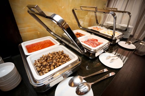 Daily cooked-to-order breakfast (BGN 19.55 per person)