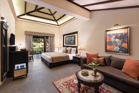 Deluxe Cottage King Bed Garden View | Premium bedding, minibar, in-room safe, desk