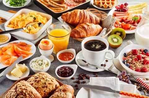 Daily buffet breakfast (INR 1200 per person)